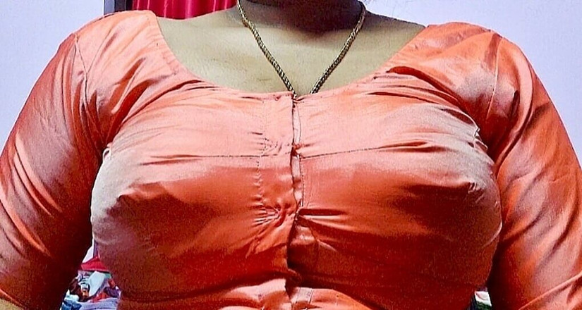 Desi Mohini: Puan cantik mempunyai dua payudara besar