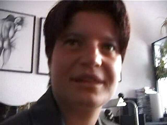 Lucky Cooch: Short hair brunette blows big cock at the casting