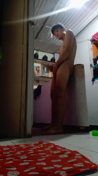 KrakenTwink: Szybkie wank zanim moja mama wraca do domu