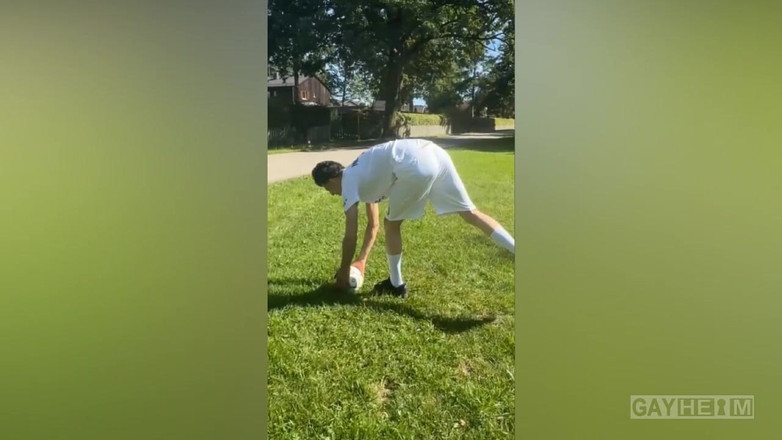 GAYheim: Turco Alemán De 19 años Se Masturba En Un Castillo En...