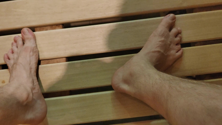 Bayer911: Băiat alb tânăr slab se masturbează în saună