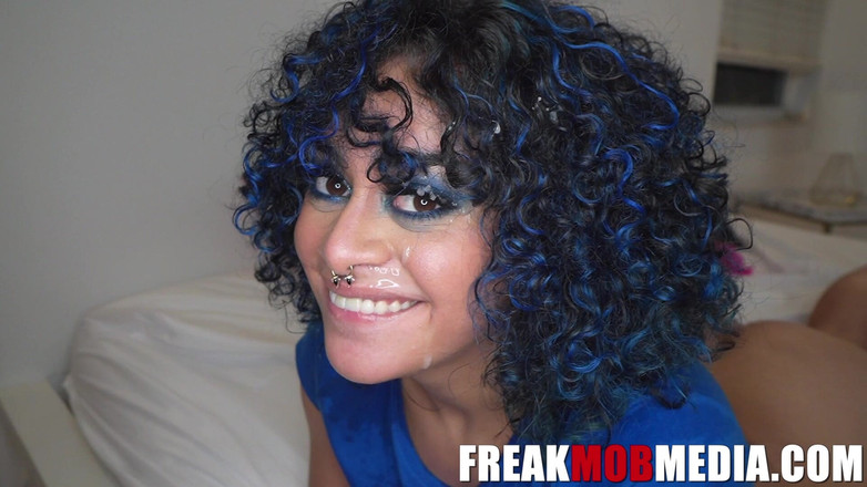 Freak Mob Media: Buceta encaracolada dos riquenhos é pulverizada