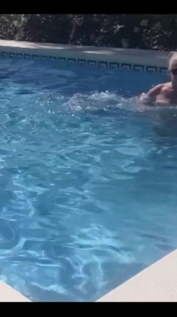 Hari Penggambaran Semalam Berakhir Dengan Berenang Di Kolam