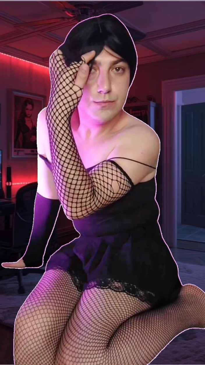 Kitty_Cross: 4 Bos Goth Femboy Badan Lazat Buah Dada Besar Semula...
