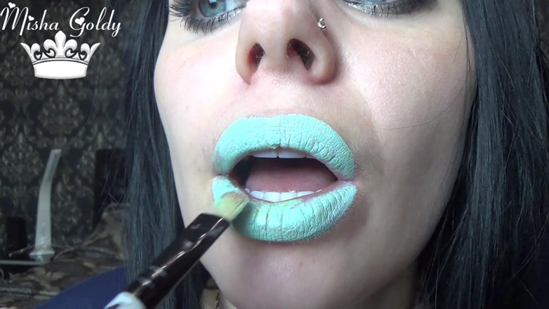Goddess Misha Goldy: My glamorous blue lipstick