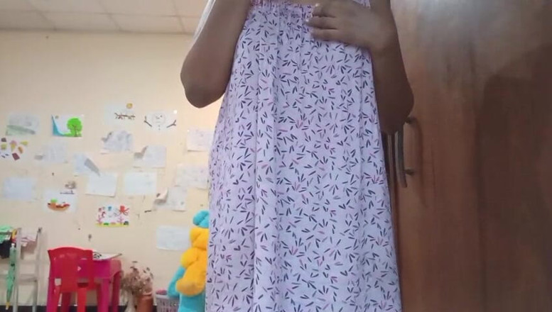 Anne White: Ragazza indiana si masturba con un dildo asiatico scopata da...