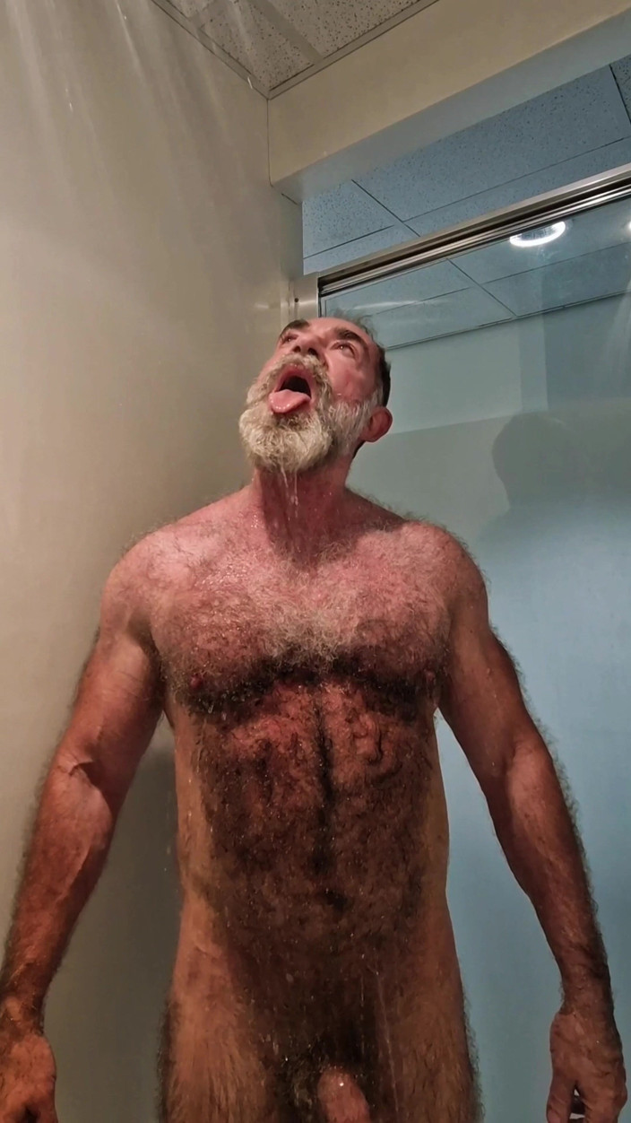 JackvanDean: Hairy Muscle Bear Flexes and Showers