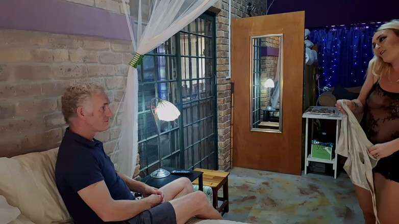 Pipers_Two: Starší spolubydlící našel můj vibrátor