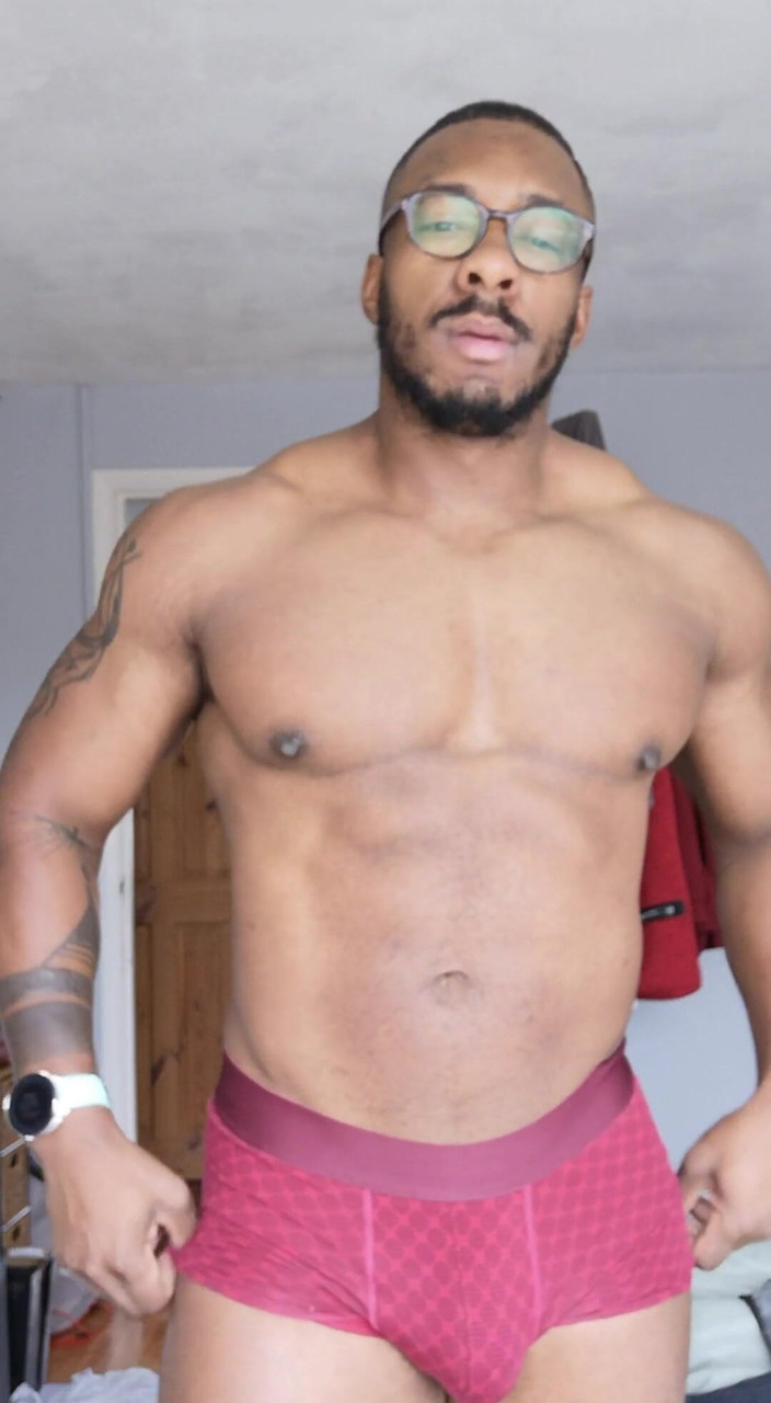 Amadeus: 嘿，伙计们只是想要你对视频的新想法和我应该做的事情提出意见，下面评论你认为我应该做什么