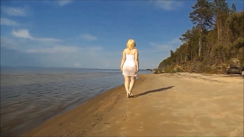 RedRoseRus: Summer-beach-naked ass...