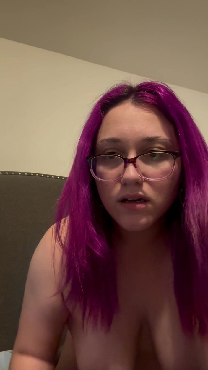 Kayla Marie: Šukám mého nevlastního bratra, aby udržel mé tajemství před macechou