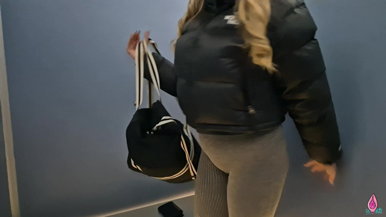 Litclit69: Otrogen tjej knullas i omklädningsrummet på första dejten vid poolen -...