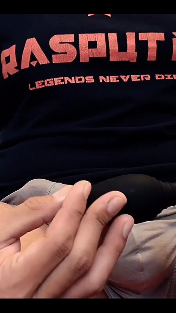 UnderXiaoQiang: Завантажити довгі відео відразу досить важко, тому я вирішила завантажити своє відео в 3 сегментах.