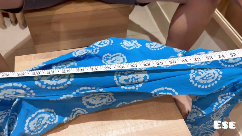 Sammy Sins: Bộ đồ của Bhabhi được khâu và rất rộng