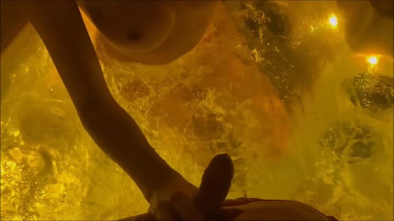 Christi: Trong Wellness với một cái lồng trinh tiết