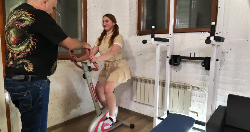 Oopsmodels: Lolly Bell with Magicmanyu in Sportive