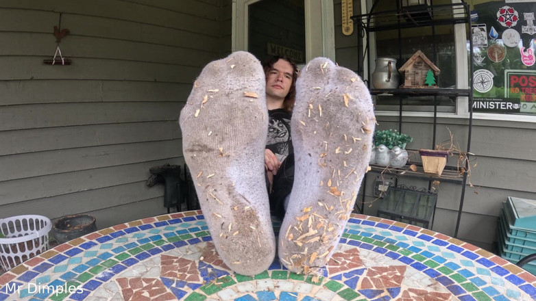 Mr Dimples: 我炫耀我肮脏的袜子和脚