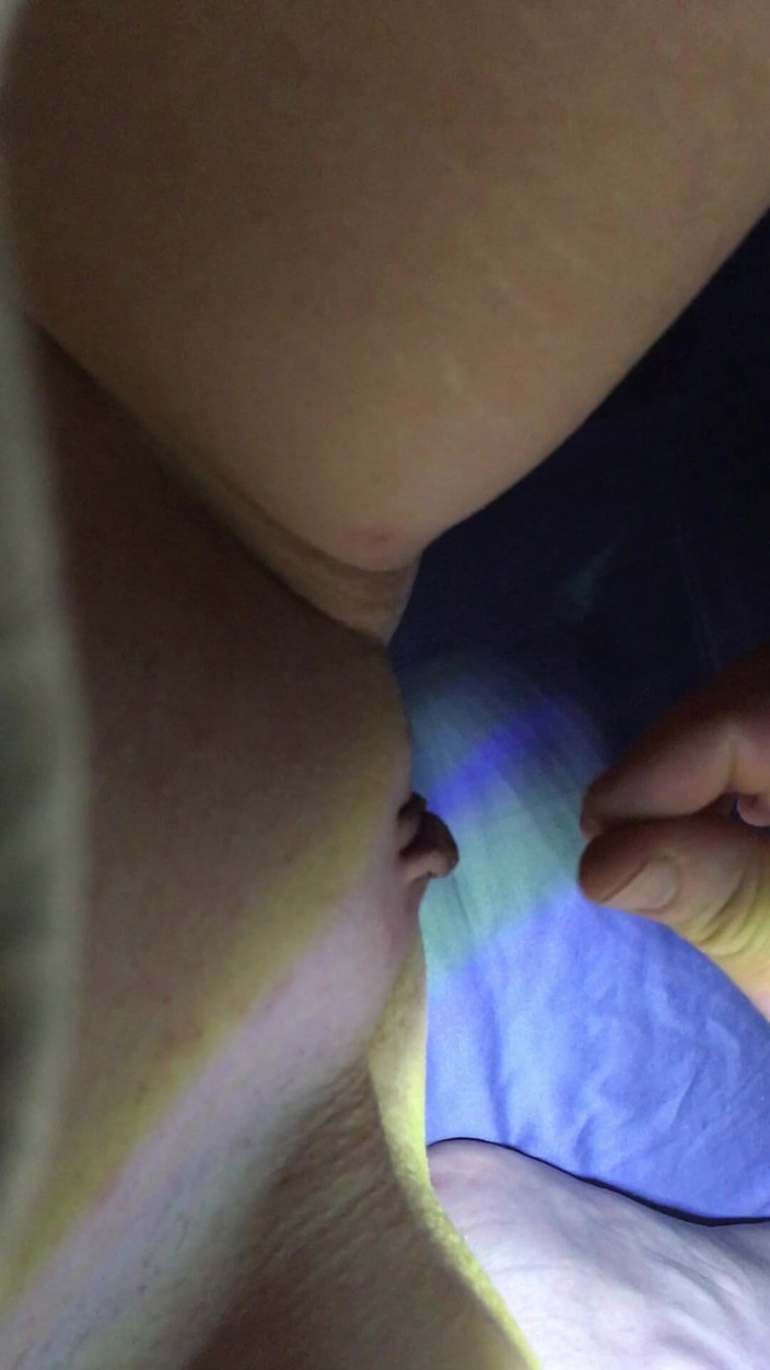 Smilis: कवर के नीचे डिल्डो आरामदायक