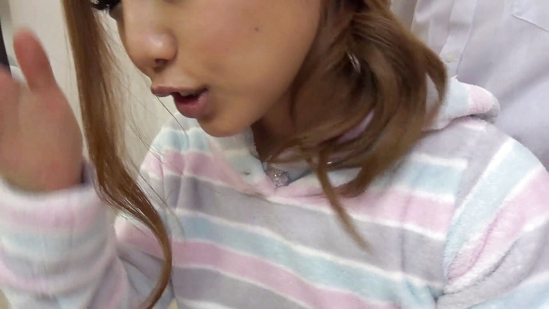 Caribbeancom: Köstliches orientalisches teenie gefingert vor schwanzlutschen