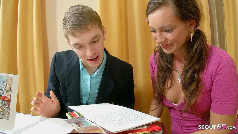 Full porn collection: Ragazza carina vergine sedotta per deflorare il sesso da un...