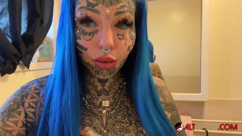 Alt Erotic: Amber Luke’s quarantined solo masturbation