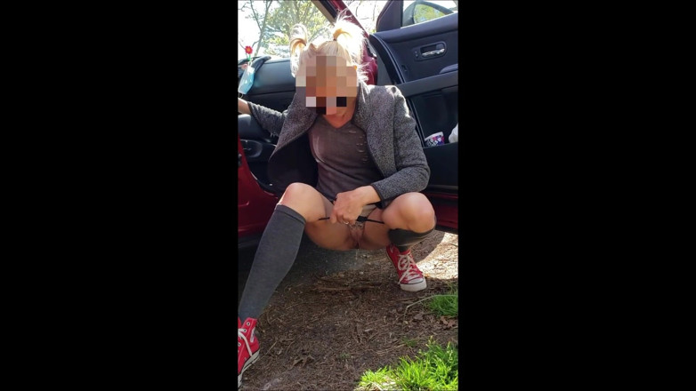 Fantasy Milf: Milf öffentlich pinkeln