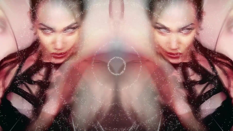 Goddess Misha Goldy: ASMR envoûtante et contact visuel ! Mes lèvres vont pénétrer à l'intérieur...