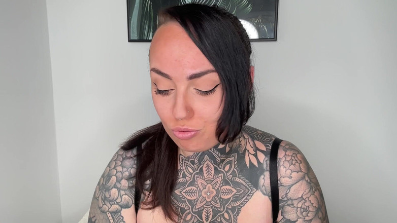 Miss Valentina: インタラクティブな奨励バイトレーニング