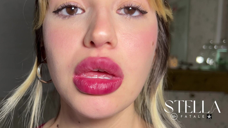 Stellafatale: Raspberry - Lip Trembling Red Lipstick - Slow Motion