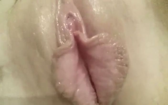 Pussy 9 lives: Pulsing orgasm of 22 yr old&amp;#039;s gorgeous pussy