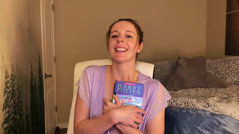 Nadia Foxx: 坐在震动棒上歇斯底里地读哈利波特和秘密室