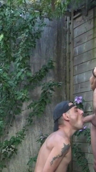 Nick Spears fucked bareback by Nous in exhibit street