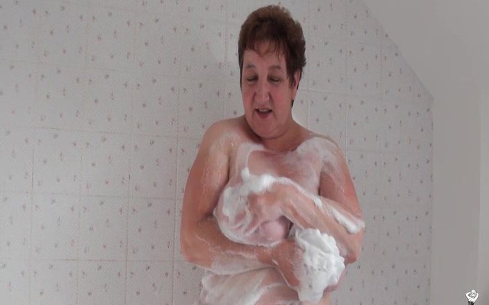 Dirty Doctors Clips: Chelsea Takes a Shower