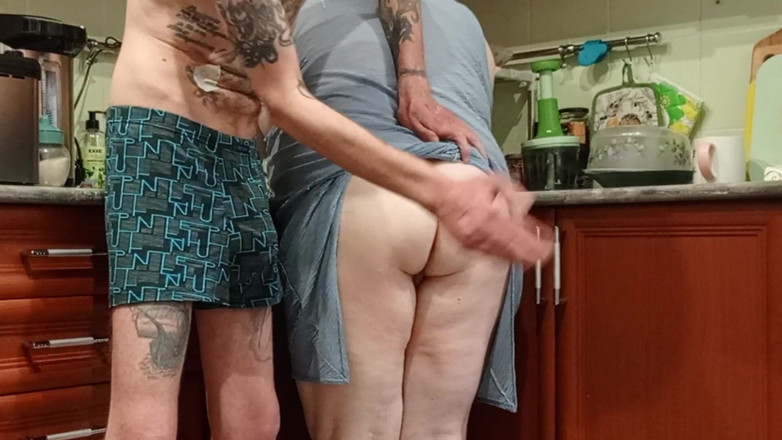 Zona901: 입에 따먹히는 이웃을 때리기, 보지와 입에 사정