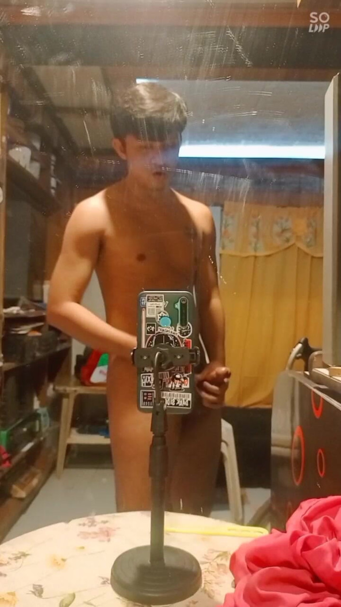 Rent A Gay Productions: Il Giovane Gay Philippino Diventa Eccitato