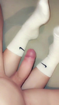 Footjob i Long Socks och Cums on Socks