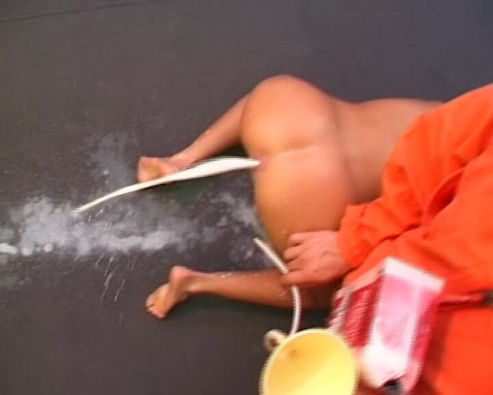 Porno Cloud: Jeux anaux gorgés de lait.