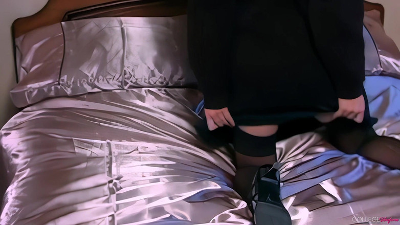 College Uniform: Відео за лаштунками за участю Лілі С