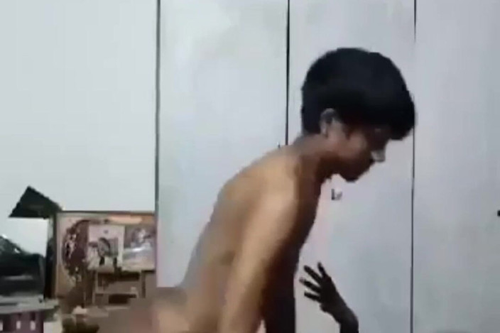 Playboy D: मेरे कमरे में तंग चूत सेक्स