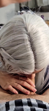 Submisivní nedbalý deepthroat v White Wig & Blue Kontakty - Debora polyká Wellingtonovo tlusté péro, pomalé protahování