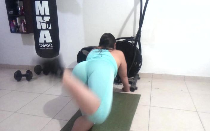 Mike Franco: In mostra il suo bel culo troia colombiana moglie seduce...