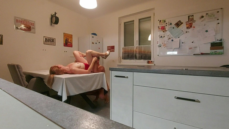 steffigeil: 부엌 섹스 금발 소녀