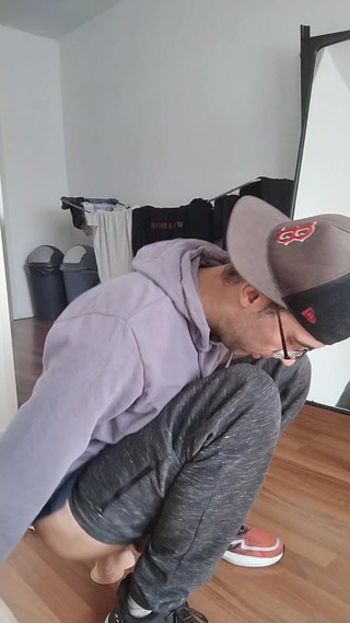 Roommate Jermain: Endonezyalı oğlan dildoyla sikişiyor