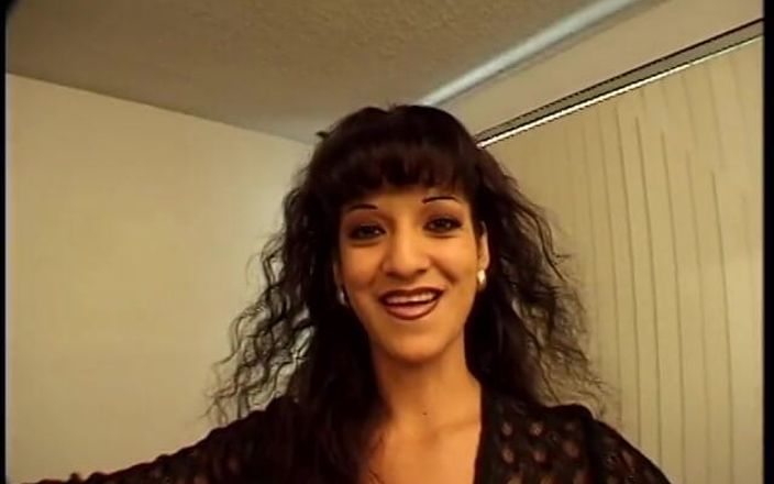 Anal seduction: Linda nena quemada le gusta ser conducida en la carretera...
