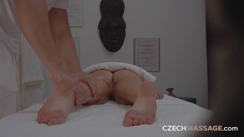 Czech Massage: Séc xoa bóp 21: âm hộ của cô bé tóc vàng được xoa...