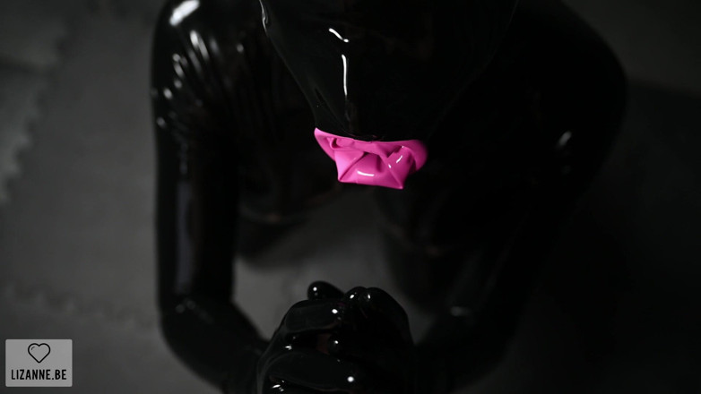 Lizanne: Condommask Blowjob