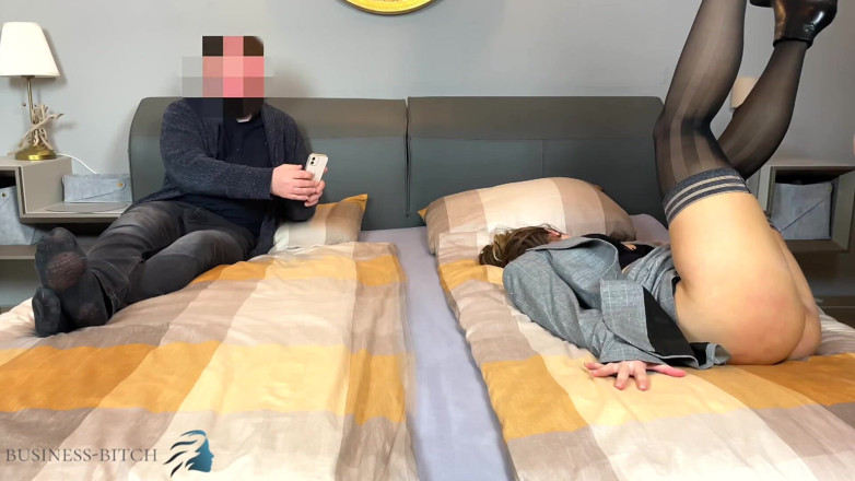 Business Bitch: Incontro sessuale a tre - stagista scopa capo femmina
