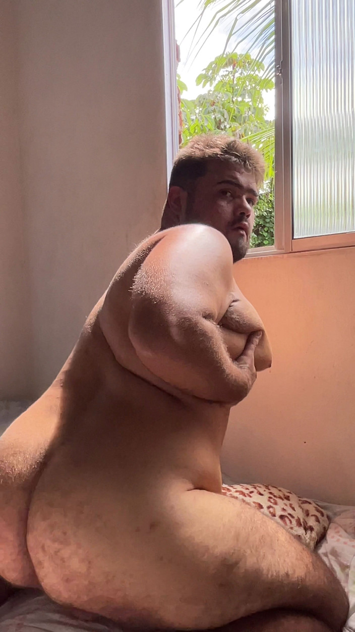 VEN1CIU: Pancia d'orso, cazzo pulsante e masturbazione molto bagnata... Vieni a...