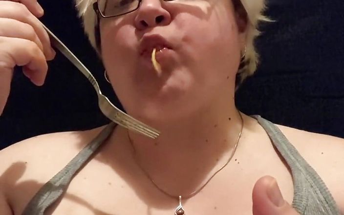 Real HomeMade BBW BBC Porn: Толстушка с большой попкой, фанатка просит поедать спагетти
