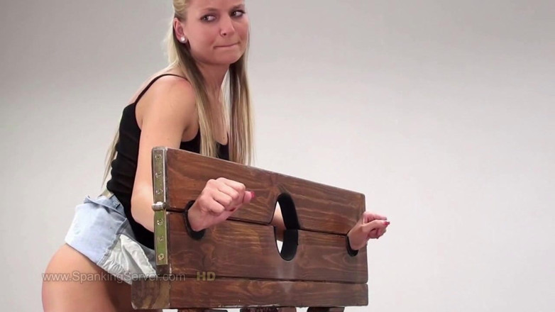 Spanking Server: Jessie frusta di culo